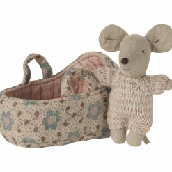 Bébé souris dans la nacelle Rose