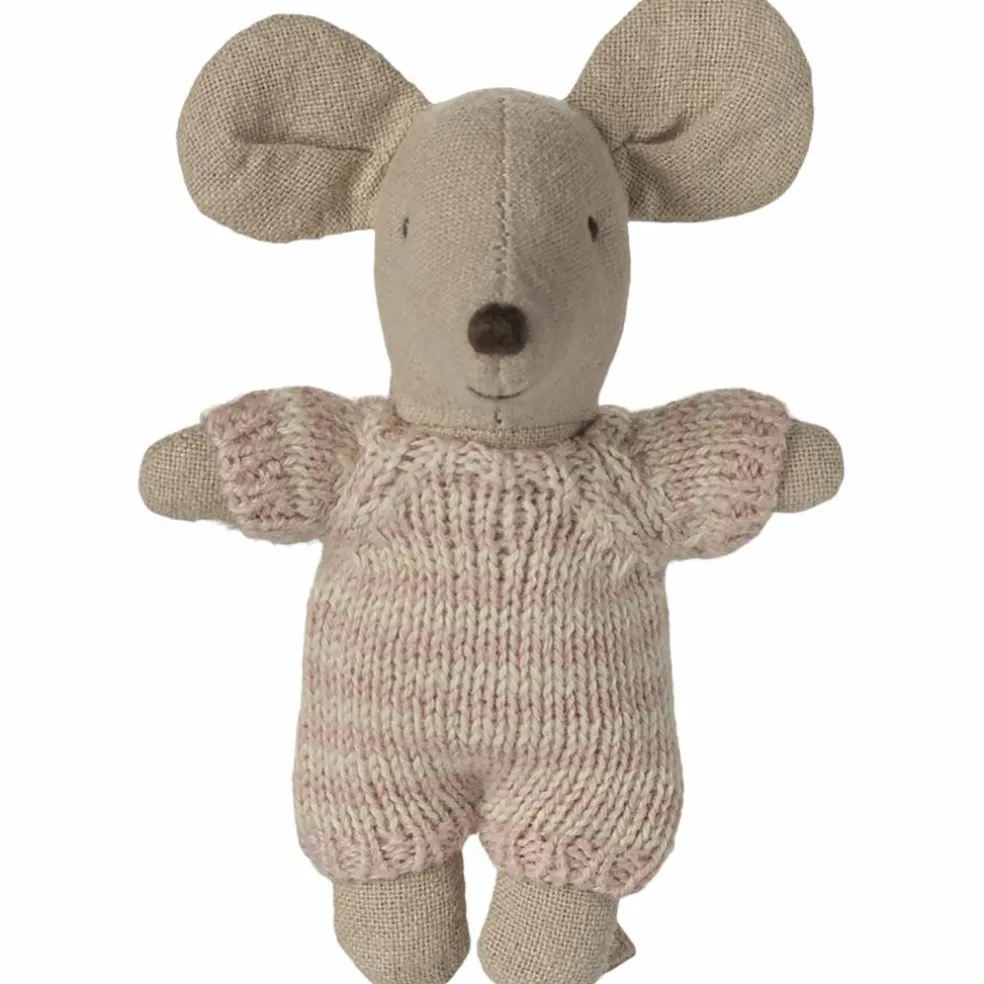 Bébé souris dans la nacelle Rose