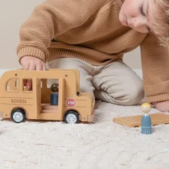 Bus scolaire avec figurines