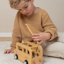 Bus scolaire avec figurines