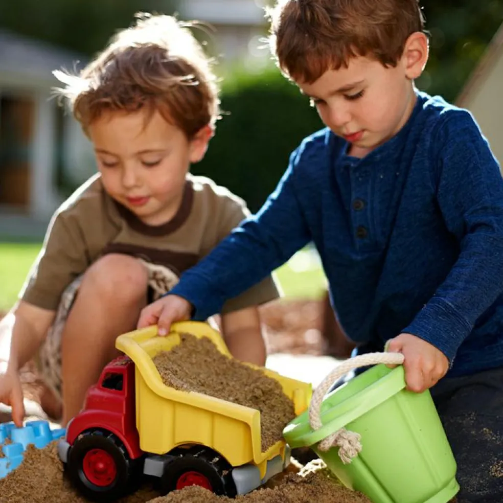 Camion de construction tombereau rouge et jaune
