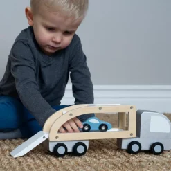 Camion remorque pour voitures en bois