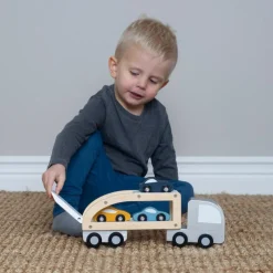 Camion remorque pour voitures en bois