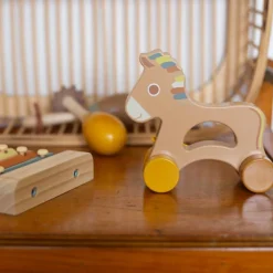 Cheval en bois à tirer