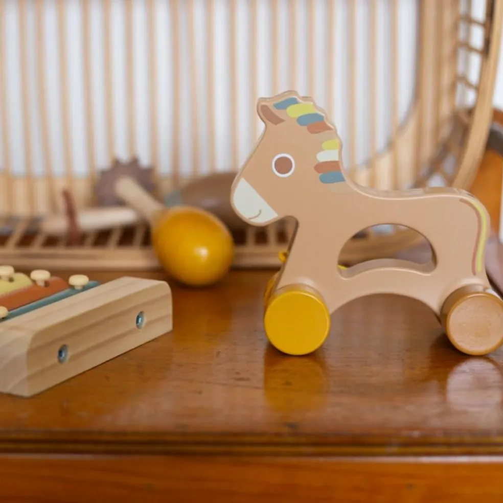 Cheval en bois à tirer