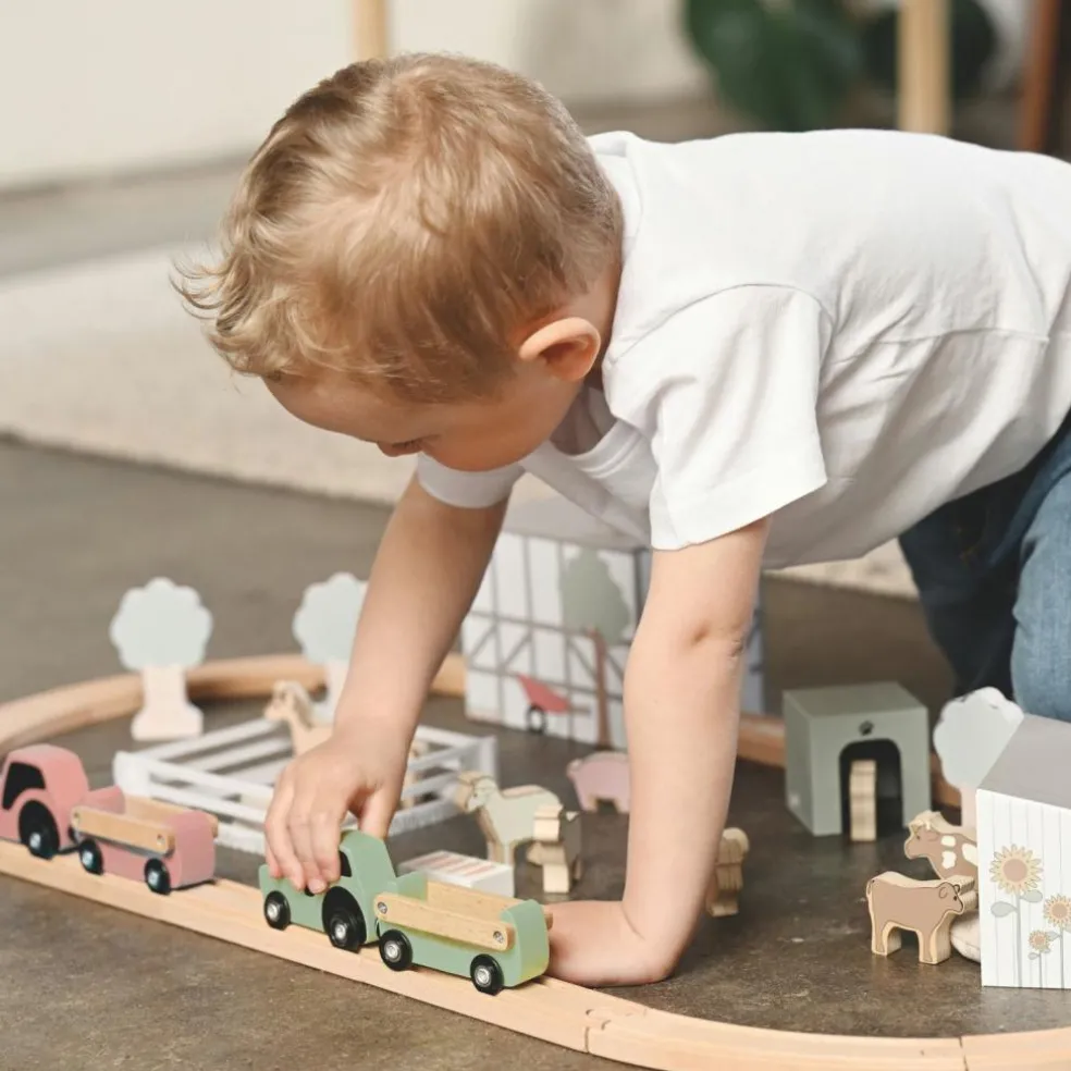 Circuit de train en bois ferme