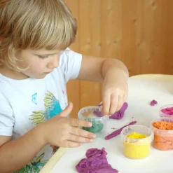 Coffret Suri 2 pots bleu + jaune pâte à modeler naturelle et vegan