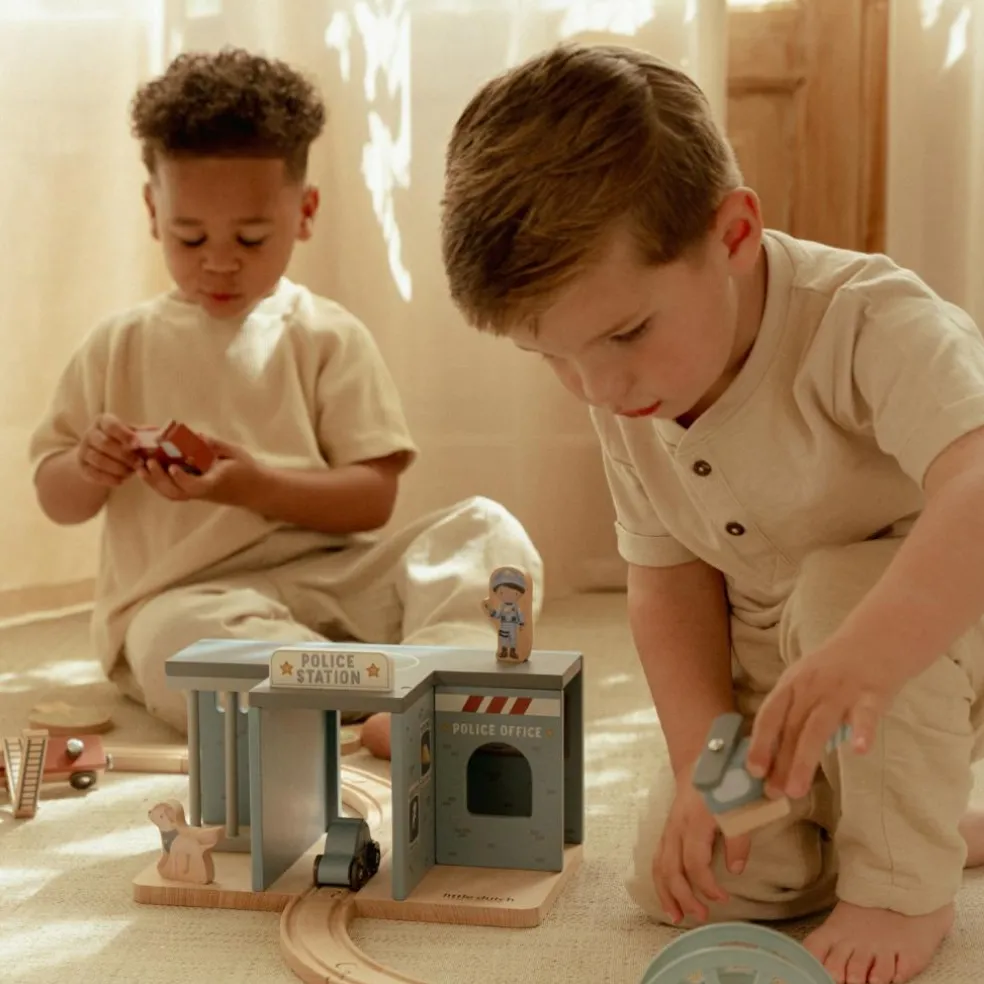 Commissariat de police en bois