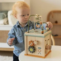 Cube d'activités en bois