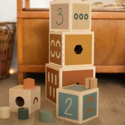 Cubes empilables en bois