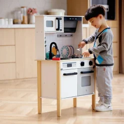 Cuisine interactive en bois