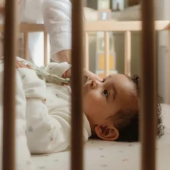 Doudou attache-tétine en gaze de coton Champignon