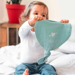 Doudou ballon Vert amande (personnalisable)