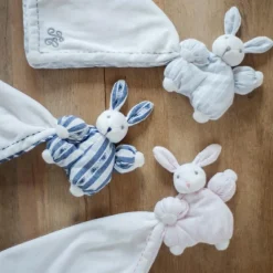 Doudou peluche Augustin le lapin rose