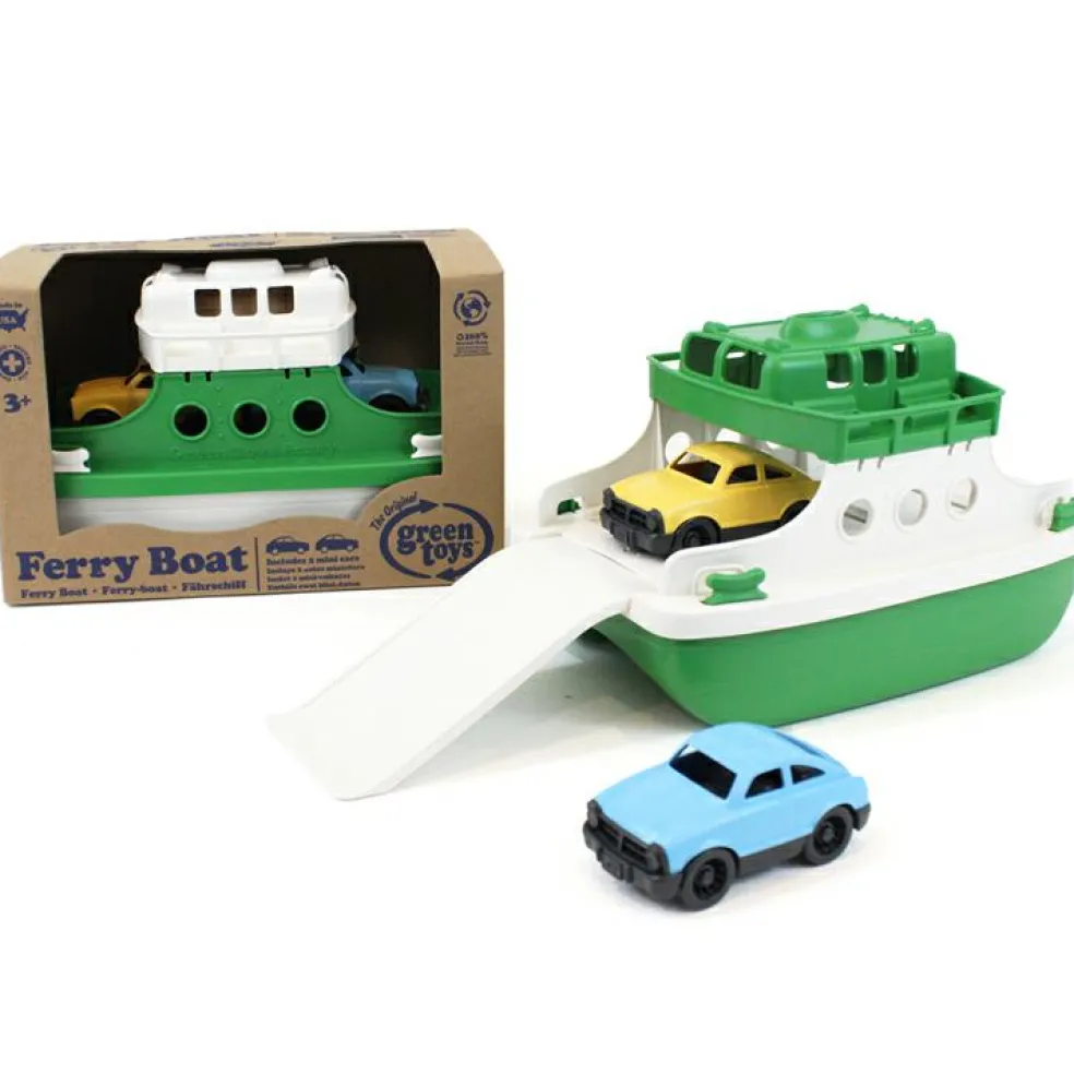 Ferry vert et 2 petites voitures
