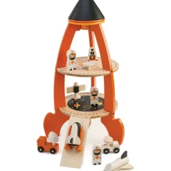 Fusée cosmique en bois