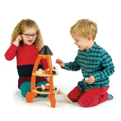 Fusée cosmique en bois