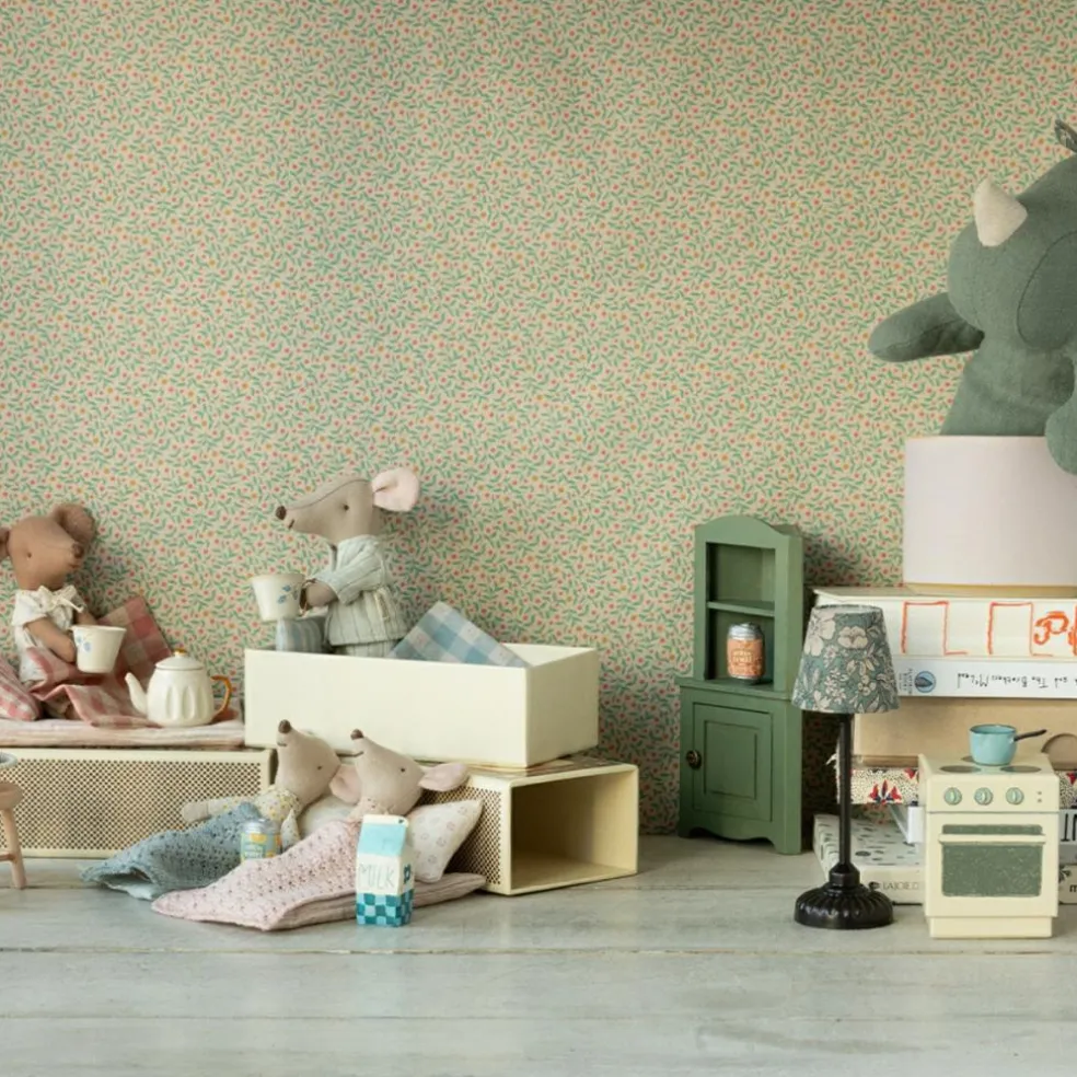 Grande sœur Souris dans sa boîte assortie