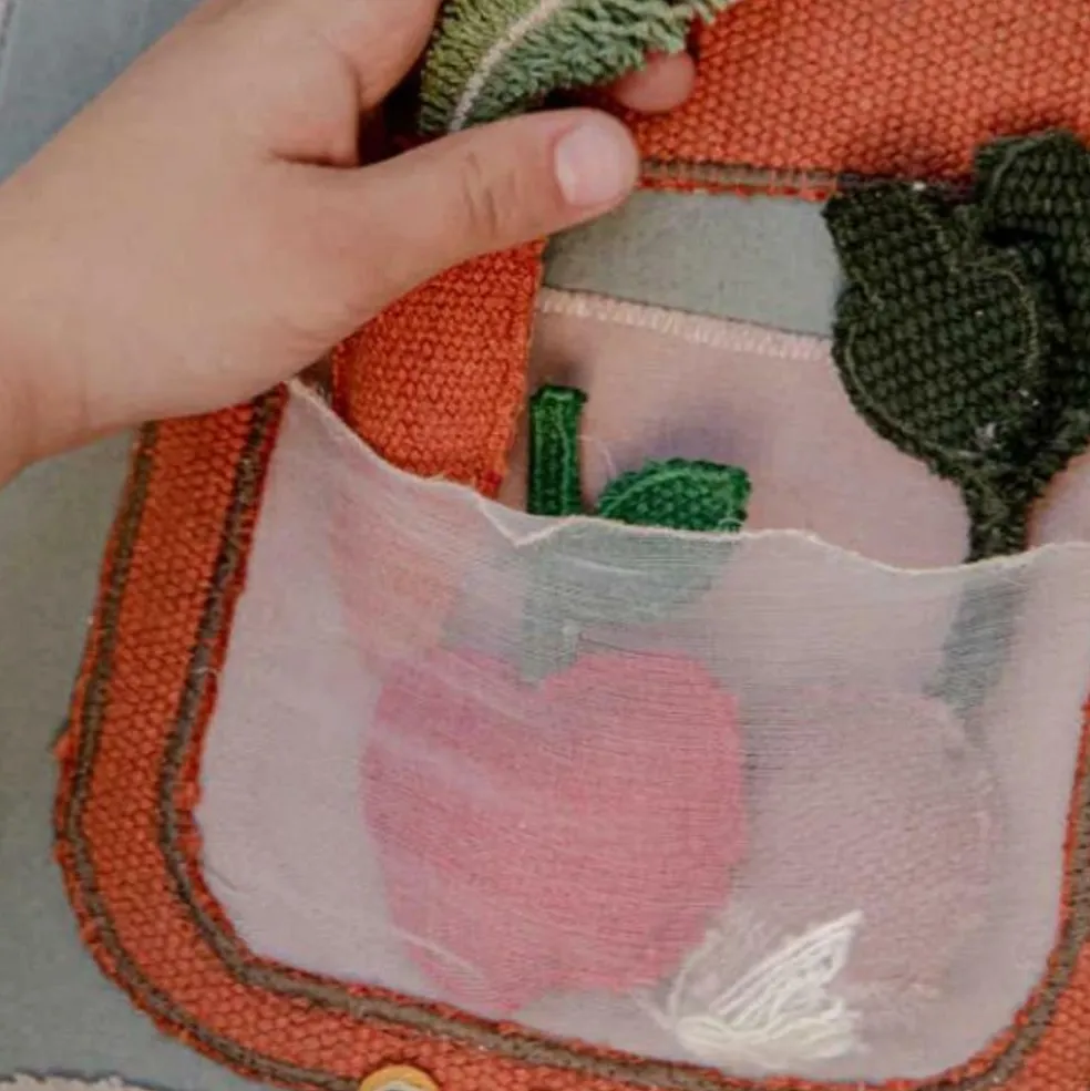 Livre bébé en coton Cool kids eat healthy x Oli & Carol (30 x 27 cm)