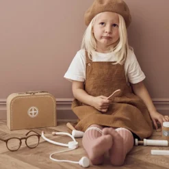 Mallette et accessoires de Docteur en bois