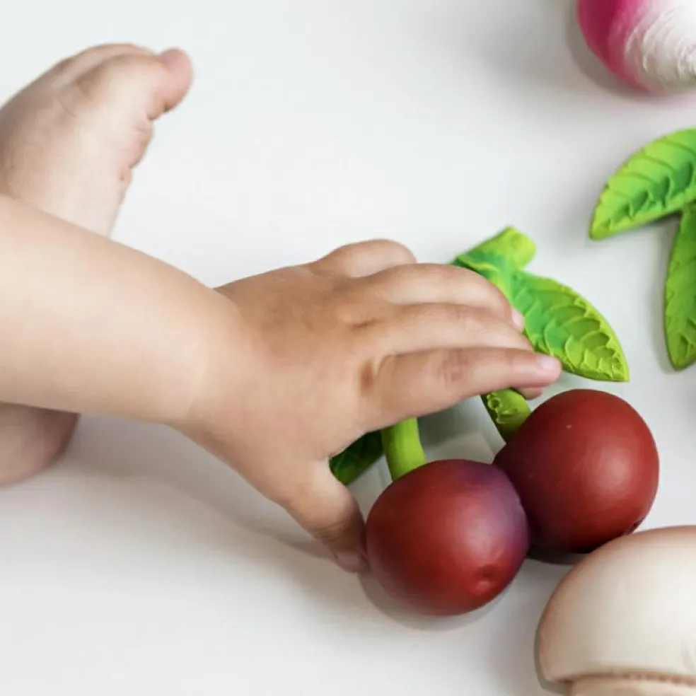 Mery la cerise en latex d'hévéa