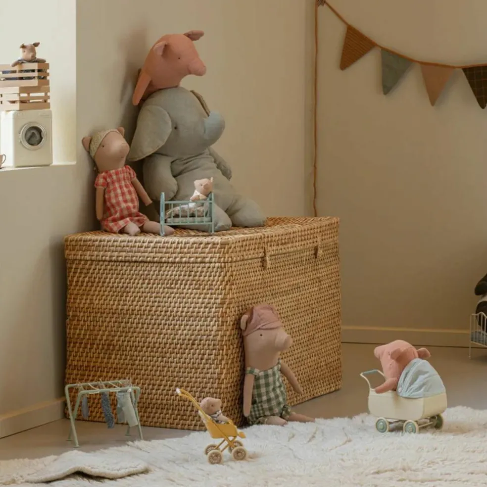 Peluche Bébé cochon garçon et sa caisse