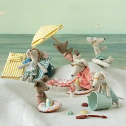 Set de plage seau pelle et coquillages pour figurine souris