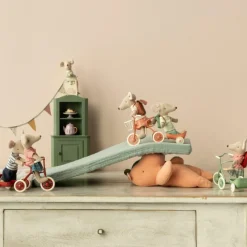 Souris Tricycle Grande sœur Rouge