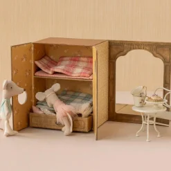 Studio de danse avec petite sœur et petit frère Souris