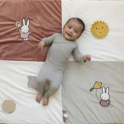 Tapis de parc Miffy fluffy rose (80 x 100 cm)